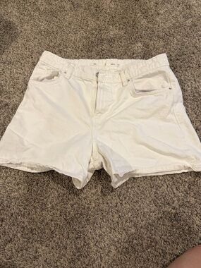 Mango (MNG) White Denim Shorts – Size US 10 – Classic Summer Staple